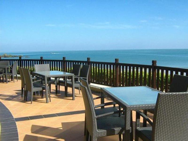 Damai Puri Resort & Spa Kuching Ngoại thất bức ảnh View of the beach from the hotel
