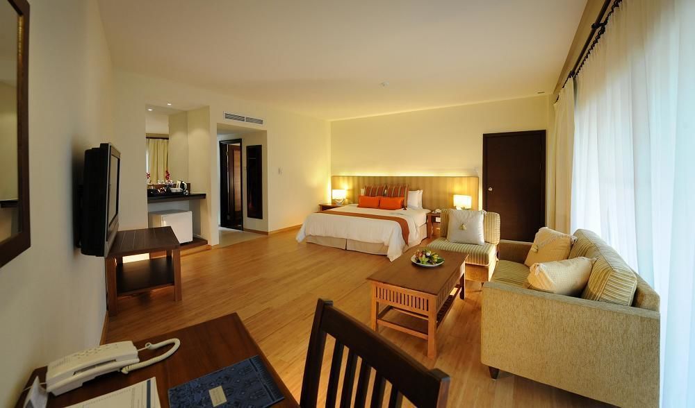 Damai Puri Resort & Spa Kuching Ngoại thất bức ảnh A suite at the Park Royal Beach Resort