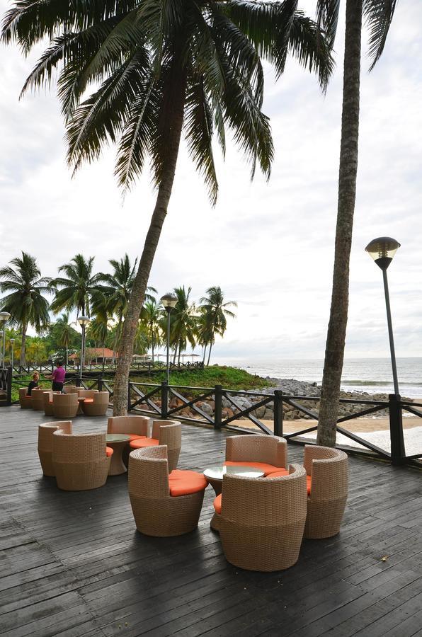 Damai Puri Resort & Spa Kuching Ngoại thất bức ảnh The beach at the Mövenpick Hotel, Labadi, Accra