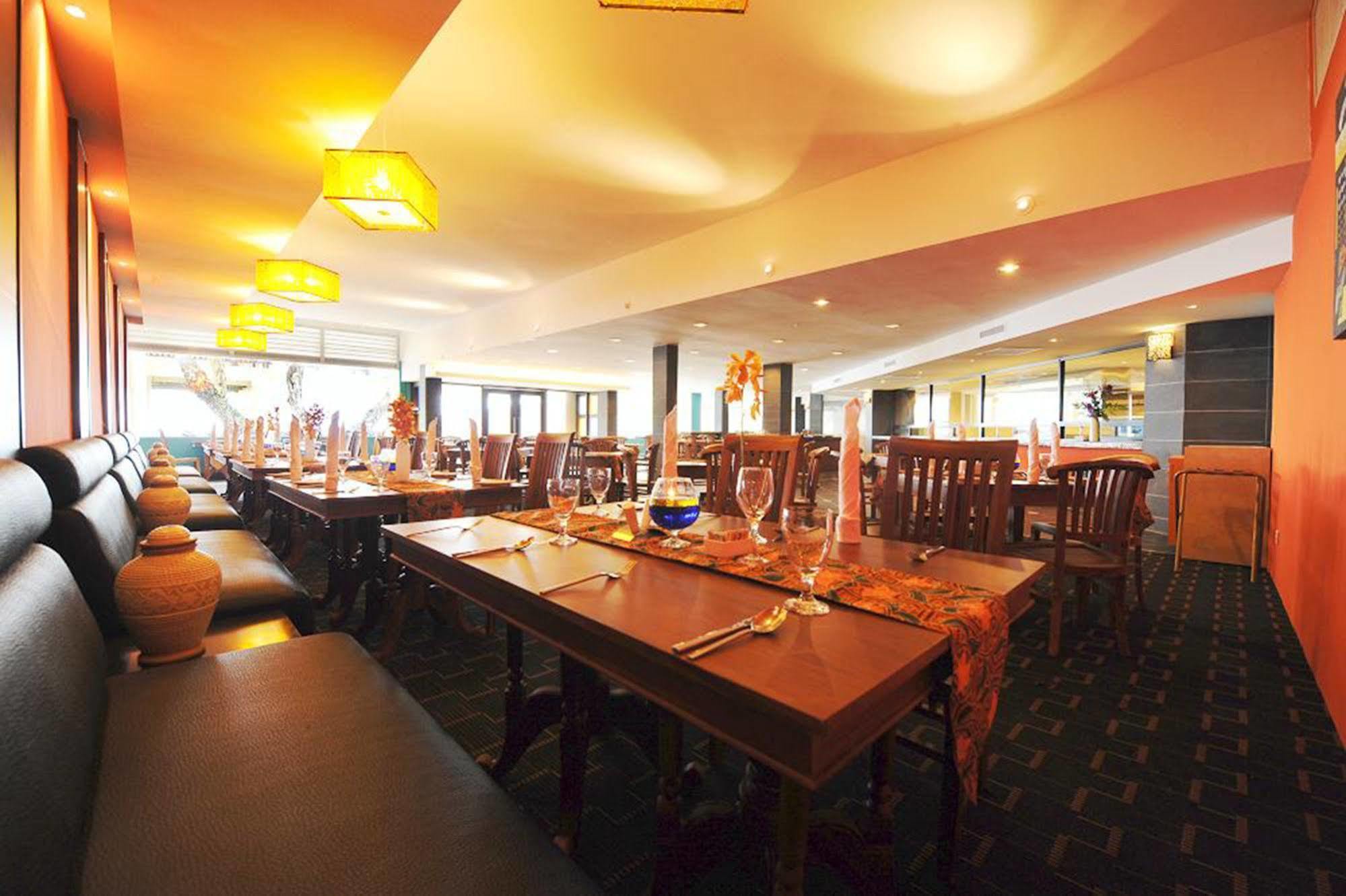 Damai Puri Resort & Spa Kuching Ngoại thất bức ảnh The restaurant
