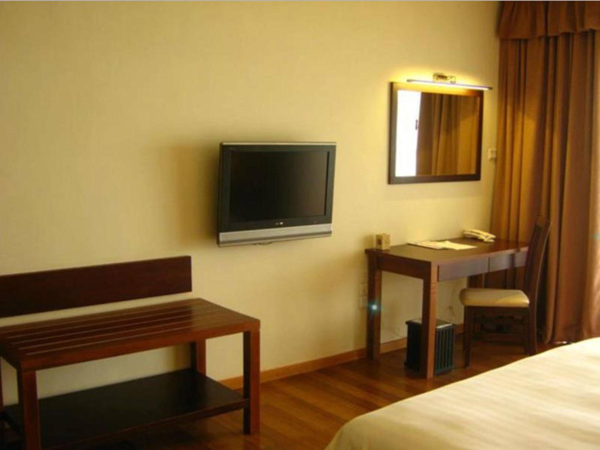 Damai Puri Resort & Spa Kuching Ngoại thất bức ảnh A room at the hotel