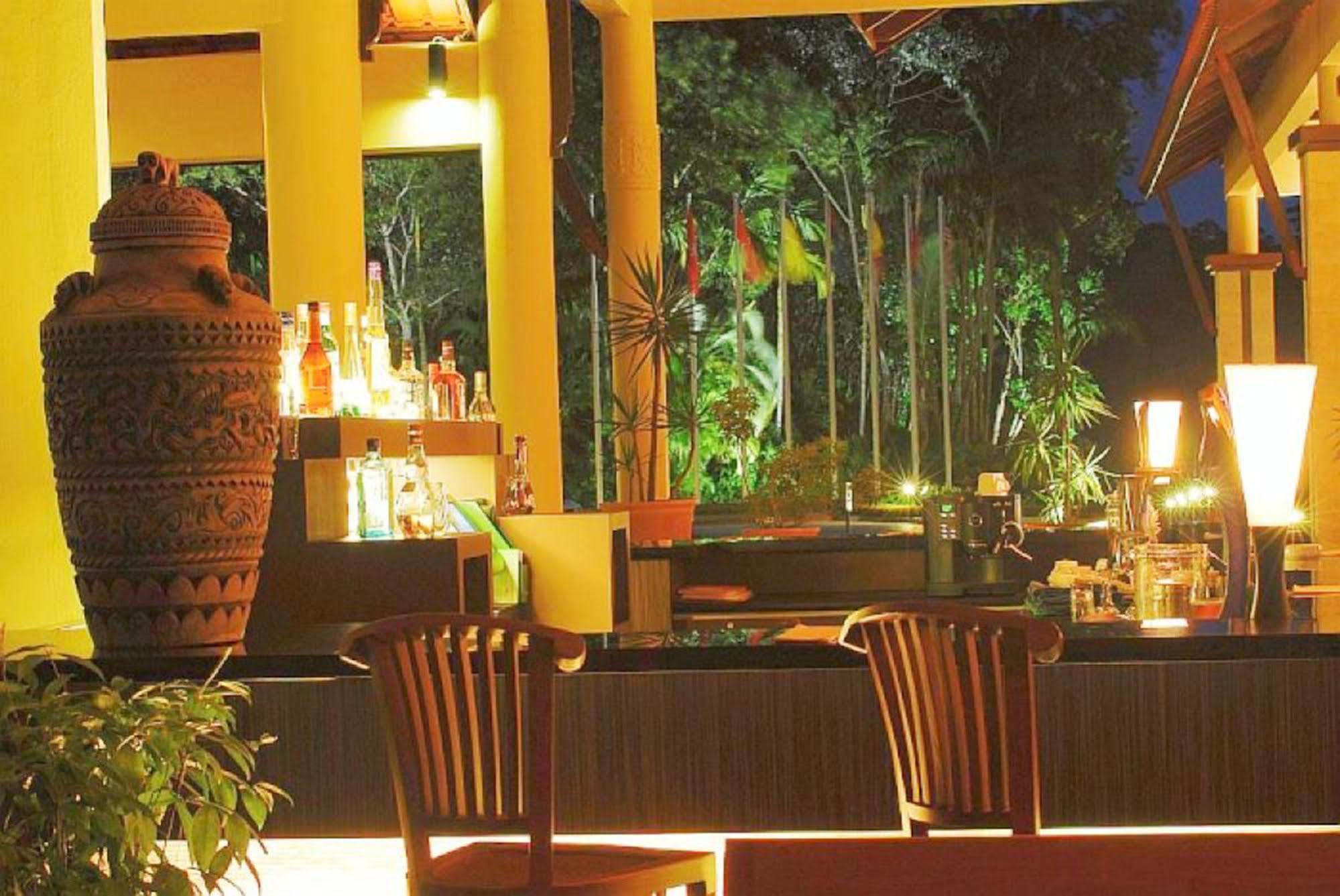 Damai Puri Resort & Spa Kuching Ngoại thất bức ảnh The bar at the hotel